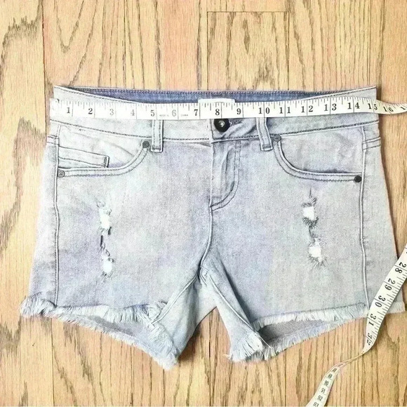O’Neill Junior Girls Scout Raw Hem Distressed Light Wash Denim Shorts Size 5 - Picture 7 of 11